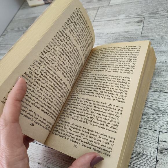 Deceive Not My Heart by Shirlee Busbee 1984 Avon First‎ Print Paperback Romance - Picture 2 of 11